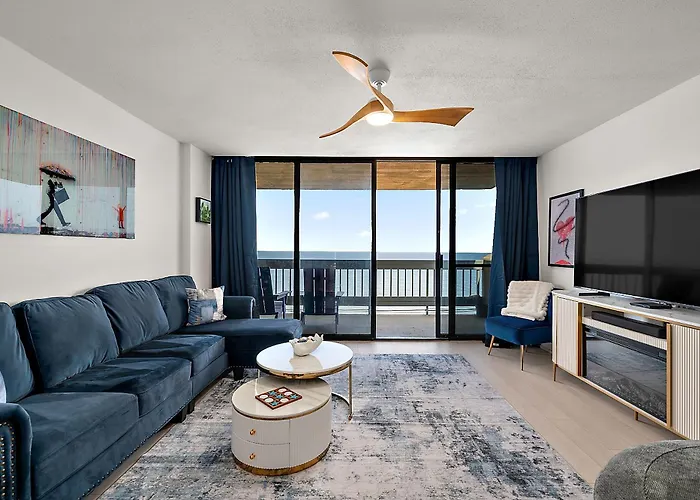 Beautiful 2 Bedroom / 2 Bathroom Beachfront With Indoor Pool *