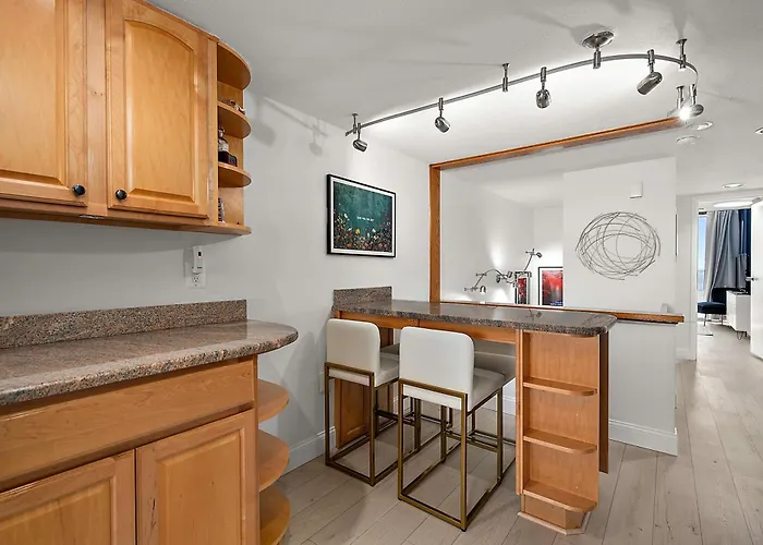 Beautiful 2 Bedroom / 2 Bathroom Beachfront With Indoor Pool Ocean Stadt