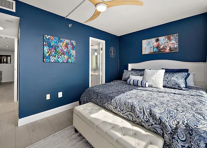 Beautiful 2 Bedroom / 2 Bathroom Beachfront With Indoor Pool *