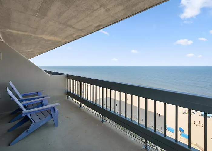 Beautiful 2 Bedroom / 2 Bathroom Beachfront With Indoor Pool *